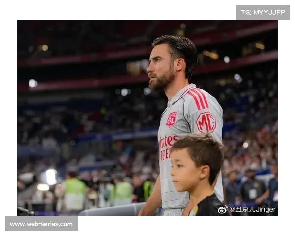 里昂球员塔利亚菲科两黄变一红被罚下场